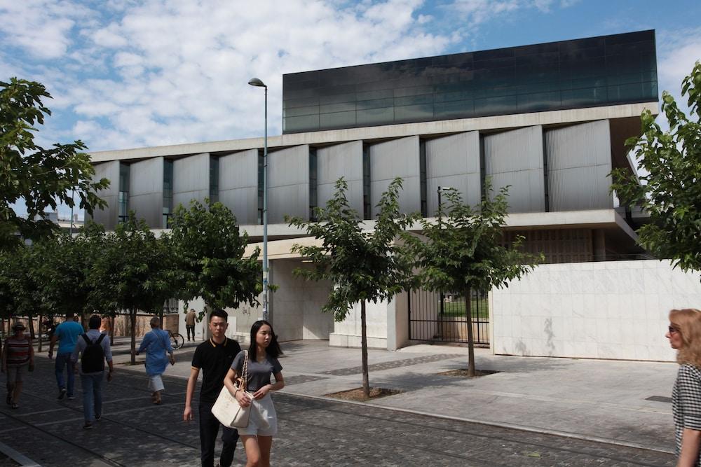 אתונה A Skip Away From The Acropolis Museum - 1 Bdrm Apartment מראה חיצוני תמונה